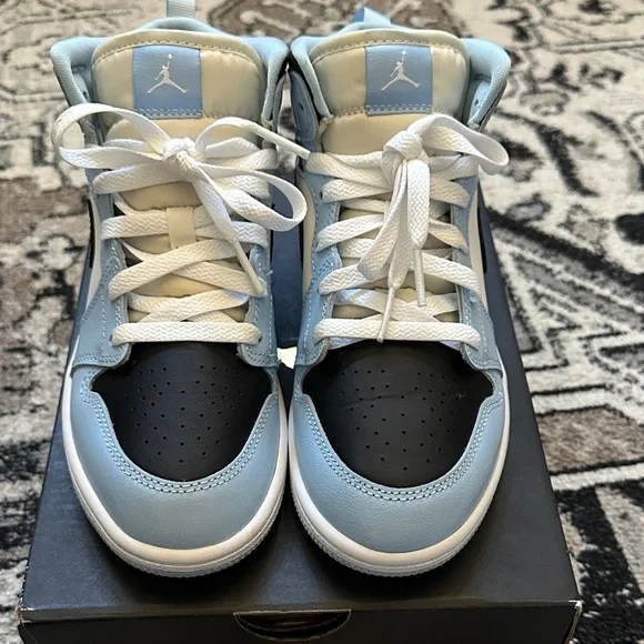 EUC Jordan 1 Mid Sneakers - Size 3Y - Picture 1 of 14